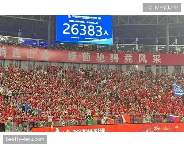 激战欧联杯决赛，传奇再现球场，亮眼表现点燃球迷期待