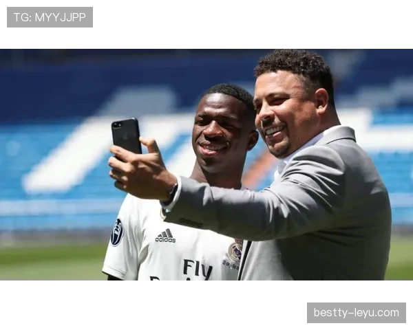 维尼修斯在巴西国内人气持续提升，成为最受关注的现役球员之一