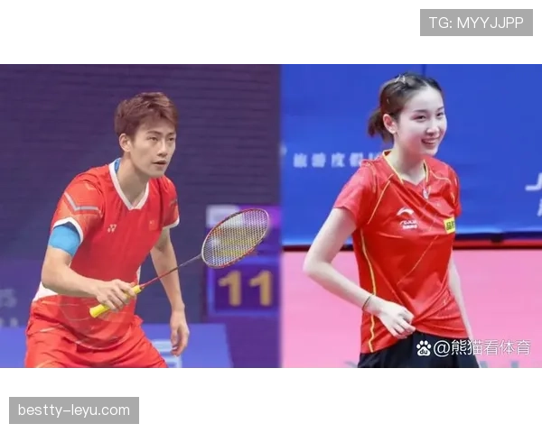 王昶居然穿运动裤配名牌包？这反差太大了，像逛街的明星一样