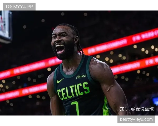 杰伦·布朗无球切入效率提升，拉开绿军进攻空间