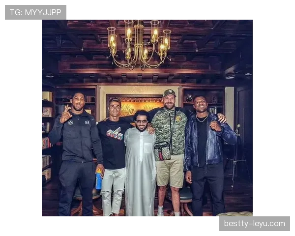 看安东尼·约书亚一边豪掷千金一边狂练，你说这反差谁顶得住？